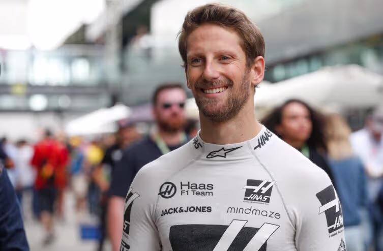 Momen Emosional Grosjean: Helm Hangus dari Kecelakaan Maut Bahrain Akhirnya Kembali ke Tangannya